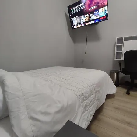 Prive Dans Maison Avec Terrasse Et Jardin Salles De Bain Partagees