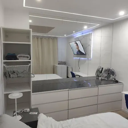 Prive Dans Maison Avec Terrasse Et Jardin Salles De Bain Partagees *