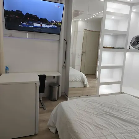 Prive Dans Maison Avec Terrasse Et Jardin Salles De Bain Partagees Rijsel