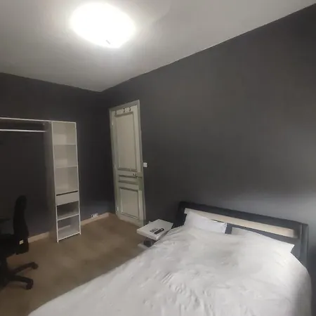 Chambre Prive Dans Une Maison Avec Terrasse Et Jardin Salles De Bain Partagees *