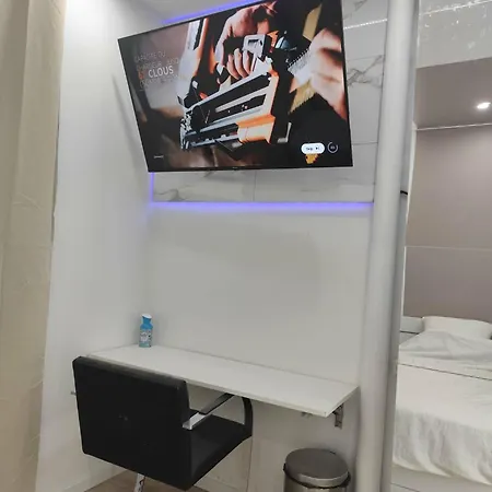 Prive Dans Maison Avec Terrasse Et Jardin Salles De Bain Partagees * Lille