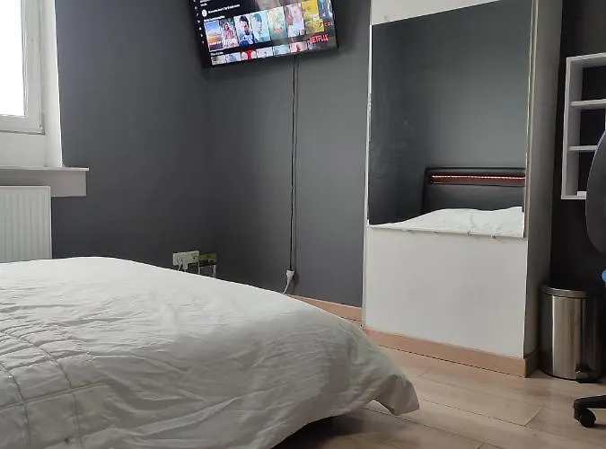 Hotel Prive Dans Maison Avec Terrasse Et Jardin Salles De Bain Partagees *